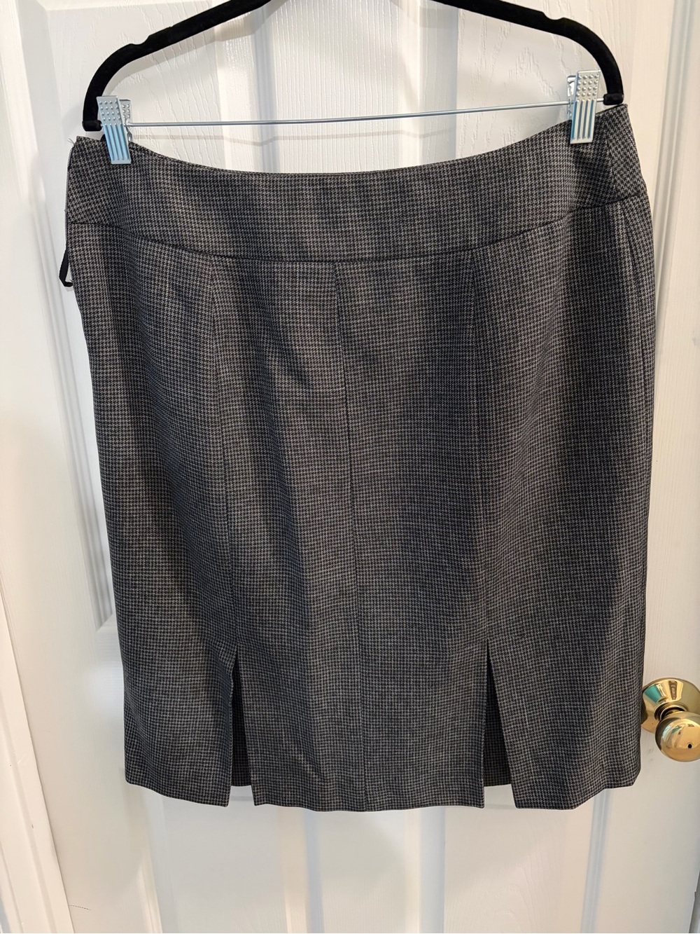 Kasper Gray Houndstooth Pencil Skirt
